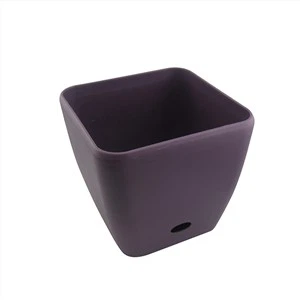 Plastični cvetlični lonec